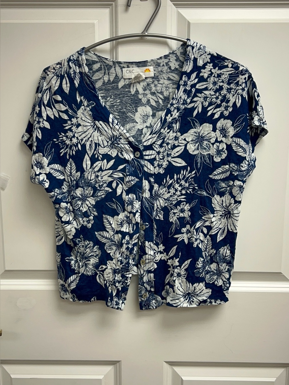 C&C California navy and white floral linen top Size Small